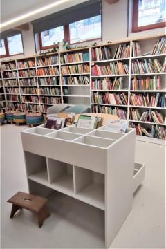 Knjižnica Borovnica - pohištvo 20